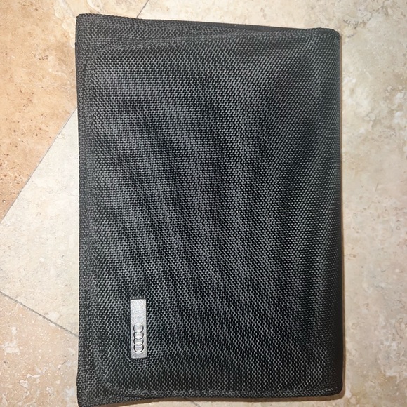 1 AUDI KEYFOB,3 KEY CHAINS, 1 Audi RED BOX, 1 Audi BOOKLET WALLET - Picture 9 of 14